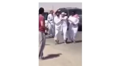 سعوديون يقبضون على داعشي هدد إمام مسجد بالقتل