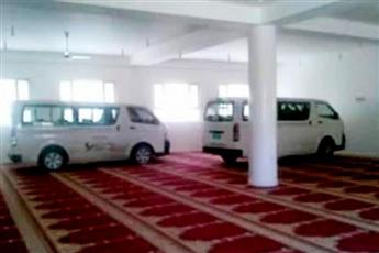 الحوثيون يستخدمون مسجدا كموقف سيارات