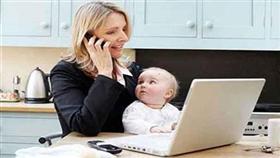 أبناء الأمهات العاملات الأكثر تفوقاً