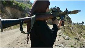 يمنيات يحملن «الأر بي جي»