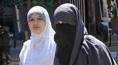 امرأة محجبة