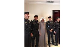 اللواء فهد الشويع والعميد عادل الحشاش والعقيد جمال اللهو والعقيد أبراهيم السهلي يتوسطهم الزميل جاسم التنيب