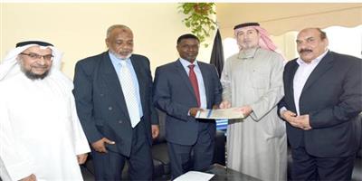 المدير العام للهيئة سالم عبدالله حمادة خلال توقيع مذكرة تفاهم مع منظمة الدعوة الإسلامية في السودان