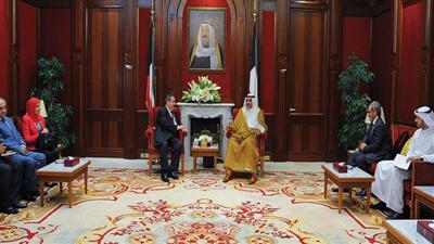 الشيخ صباح الخالد مستقبلاً الوفد العراقي