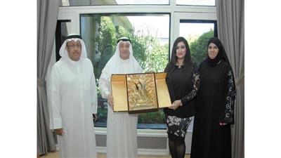 الأمانة العامة بالجامعة كرمت القائمين على ترجمة كتيب «جامعة الكويت في سطور»