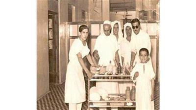 مضمدون من الجالية العربية بالمستشفى الأميري عام 1953