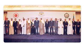 الشيخ صباح الخالد متوسطاً الوفود المشاركة