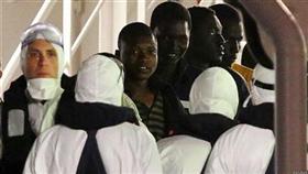 إيطاليا تعتقل مشتبهين في كارثة غرق المهاجرين قبالة ليبيا