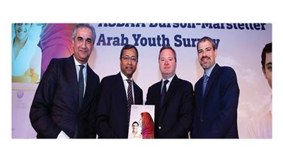 تراجع ثقة الشباب العربي بإمكان نجاح التجربة  الديموقراطية في الشرق الأوسط
