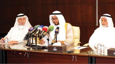 د. عبدالله المعتوق اثناء المؤتمر الصحافي