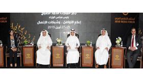 يعقوب الصانع وسالم الأذينة في إحدى جلسات الملتقى