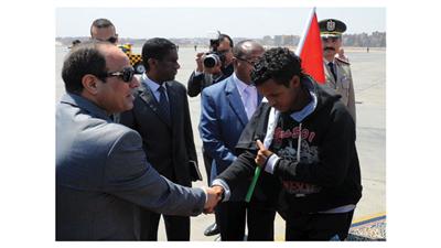 السيسي يستقبل مجموعة أثيوبية «أنقذتهم» حررتهم «أجهزة» مصرية من ليبيا