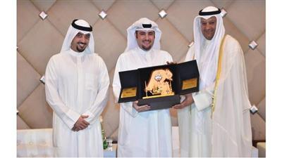 وزير الصحة يكرم ممثل «بيتك»