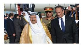 سمو الامير والى يساره الشيخ سالم الصباح