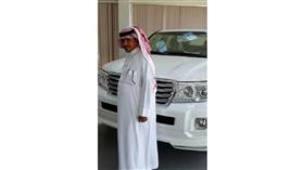 صورة - سعودية تفاجيء زوجها بـ «لاندكروزر» يوم تقاعده