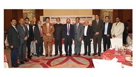 السفير الهندي يتوسط الحضور