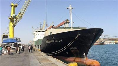 سفينة إيران المتجهة إلى اليمن ترسو في جيبوتي للتفتيش