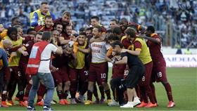 روما يفوز بديربي العاصمة ويضمن مكانه ب «الأبطال»