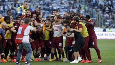 روما يفوز بديربي العاصمة ويضمن مكانه ب «الأبطال»