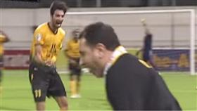 فيديو - فهد الأنصاري يقود القادسية لتخطي عقبة الوحدات الأردني والتأهل إلى ربع نهائي كأس الاتحاد الاسيوي