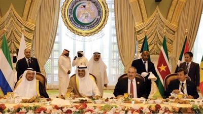 الشيخ صباح الخالد محتفياً برؤساء الوفود