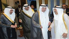 سمو الأمير اثناء وصوله الى مقر المؤتمر