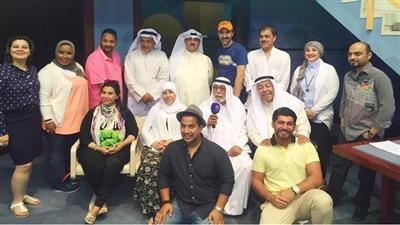 الشيخ فهد المبارك يتوسط نجوم العمل