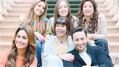 صورة جماعية لأبطال مسلسل «ولي العهد» تتوسطهم لوسي