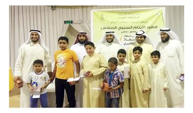 عبدالله العجمي: توزيع الجوائز النقدية والهدايا المقدمة من فرع زكاة سعد العبدالله وإلقاء خاطره إيمانيه