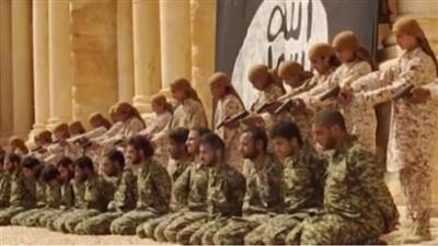 فيديو - «أطفال داعش» يعدمون 25 جنديًا سوريًا