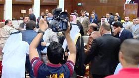فيديو - مؤتمر تحرير الأنبار العراقي ينتهي بمشاجرة بالكراسي