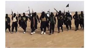 داعش يرمى 9 من سطح مرتفع بتهمة «الشذوذ»