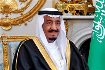 شاهد.. «الملك سلمان» يقيد نفسه ناخباً في بلدية المعذر بالرياض