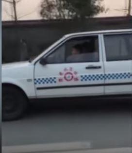 بالفيديو - طفل صيني في التاسعة يجوب الشوارع بسيارة