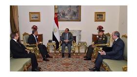 الرئيس المصري عبدالفتاح السيسي خلال استقباله وزير الدفاع العراقي خالد العبيدي