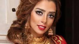 فيديو - بلقيس تغني وهي تحمل...طفل