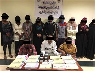 «الداخلية»: مداهمة مكتب خدم وهمي في جليب الشيوخ والقبض على 12 مخالفاً