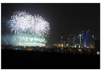 الألعاب النارية تزين سماء الكويت احتفاء بافتتاح الأوبرا