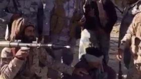جنود سعوديون يأسرون قناصًا حوثيًا بعد مواجهات شرسة