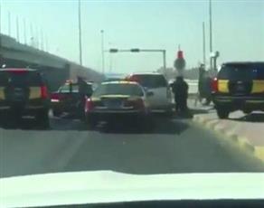 بالفيديو - سائق ينجح في خداع الشرطة الكويتية.. ويفر هارباً
