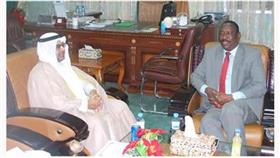 السفير طلال منصور الهاجري مع وزير الصحة السوداني بحر ادريس ابوقردة