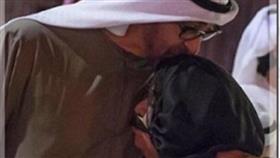 بالصور - «سيلفي» تجمع مُسنّة مع محمد بن زايد