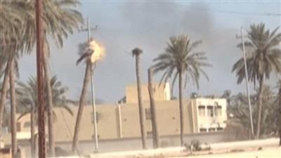 بالفيديو - الجنود العراقيون «يقنصون» أعلام داعش في الرمادي