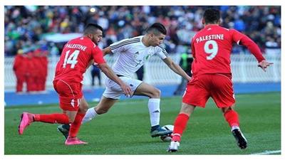 بالفيديو - الجزائريون يشجعون منتخب فلسطين ضد بلادهم