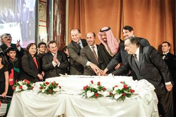الشيخ علي الخالد وعمدة باليرمو البروفيسور ليولوكا أورلاندو ونائب رئيس مجلس الشيوخ السيناتو خلال مراسم الاحتفال