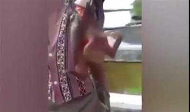 بالفيديو - سمكة بساقين في تايلاند..!
