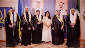 من اليمين سعادة السفير يوسف حسين القبندي والمستشار مبارك المعوشرجي وحرمه والسكرتير الثالث محمد الحرز الملحق الدبلوماسي يوسف الشطي