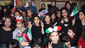 مساعد العقاب وايمان الكعبي وحياة القحطاني وموجهات اللجنة الفنية مع الطالبات المشاركات