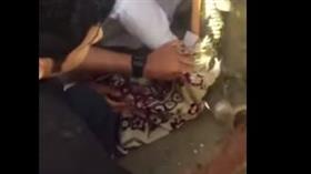 بالفيديو - الإمساك بتمساح يتجول في الشوارع