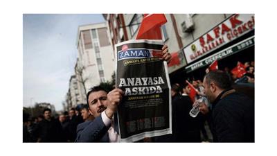 مانشيت الطبعة الأخيرة زمان قبل سيطرة الحكومة عليها يقول 